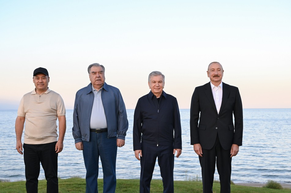 Prezident İlham Əliyev Qırğızıstan, Özbəkistan və Tacikistan prezidentləri ilə birlikdə Çolpon-Ata şəhərində Qolf Klubun açılışında iştirak edib