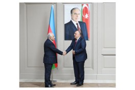 Baş nazir Əli Əsədov Gürcüstanın Baş prokuroru ilə görüşüb