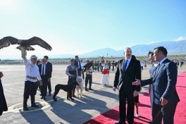 Prezident İlham Əliyev Qırğızıstana dövlət səfərinə gəlib