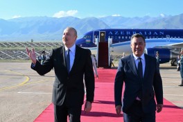 Prezident İlham Əliyev Qırğızıstana dövlət səfərinə gəlib