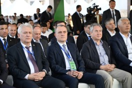 Prezident İlham Əliyev Qırğızıstan, Özbəkistan və Tacikistan prezidentləri ilə birlikdə Çolpon-Ata şəhərində Qolf Klubun açılışında iştirak edib