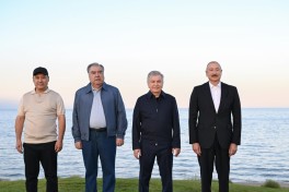 Prezident İlham Əliyev Qırğızıstan, Özbəkistan və Tacikistan prezidentləri ilə birlikdə Çolpon-Ata şəhərində Qolf Klubun açılışında iştirak edib
