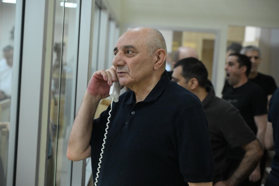 Arayik Harutyunyan və digərlərinin şikayətləri üzrə apellyasiya məhkəməsində hakimlər kollegiyası müşavirəyə gedib