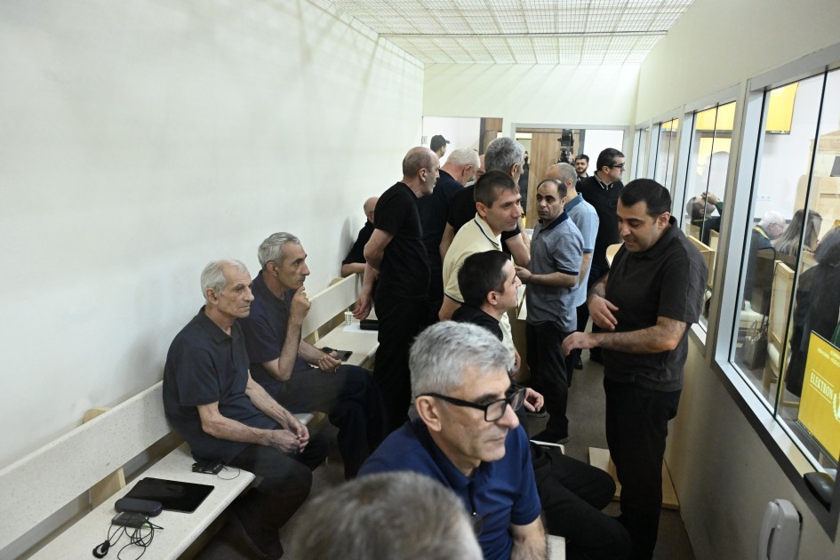 Arayik Harutyunyan və digərlərinin şikayətləri üzrə apellyasiya məhkəməsində hakimlər kollegiyası müşavirəyə gedib