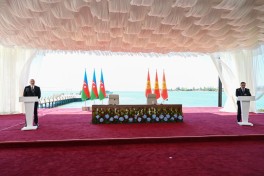 Sadır Japarov İlham Əliyevi Qırğızıstanın ali dövlət mükafatı – "Manas" ordeni ilə təltif edib - FOTO 