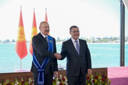 Sadır Japarov İlham Əliyevi Qırğızıstanın ali dövlət mükafatı – "Manas" ordeni ilə təltif edib - FOTO 
