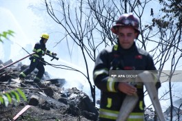 Bakıda təkər tullantıları yığılmış sahədə yanğın söndürülüb- FOTO - VİDEO