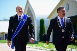 Çolpon-Ata şəhərində Prezident İlham Əliyevin və birinci xanım Mehriban Əliyevanın şərəfinə dövlət ziyafəti verilib - FOTO 