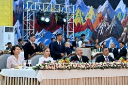 Çolpon-Ata şəhərində Prezident İlham Əliyevin və birinci xanım Mehriban Əliyevanın şərəfinə dövlət ziyafəti verilib - FOTO 