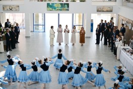 Birinci xanım Mehriban Əliyeva Çolpon-Ata şəhərində “Altın-Balalık” sağlamlıq və reabilitasiya mərkəzi ilə tanış olub - FOTO 