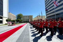 Azərbaycan və Gürcüstanın müdafiə nazirləri görüşüblər