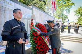 Azərbaycan və Gürcüstanın müdafiə nazirləri görüşüblər