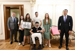 Akademik Musiqili Teatrda “Balaca şahzadə” əsəri əsasında hazırlanmış eyniadlı tamaşa nümayiş olunub