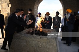 Beynəlxalq konfransın iştirakçıları Atəşgah Məbədi kompleksinə səfər ediblər - FOTO 