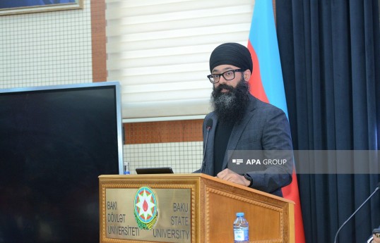 Kanadada Zikh Federasiyasının rəhbəri Moninder Sinqh