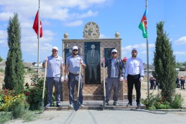 Balaxanı neftçiləri “Ümumdünya Ətraf Mühit Günü”ndə tarixi qəsəbəni təmizləyiblər