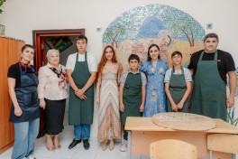 Leyla Əliyeva və Arzu Əliyeva 11 nömrəli inteqrasiya təlimli internat tipli ümumtəhsil məktəbində olublar