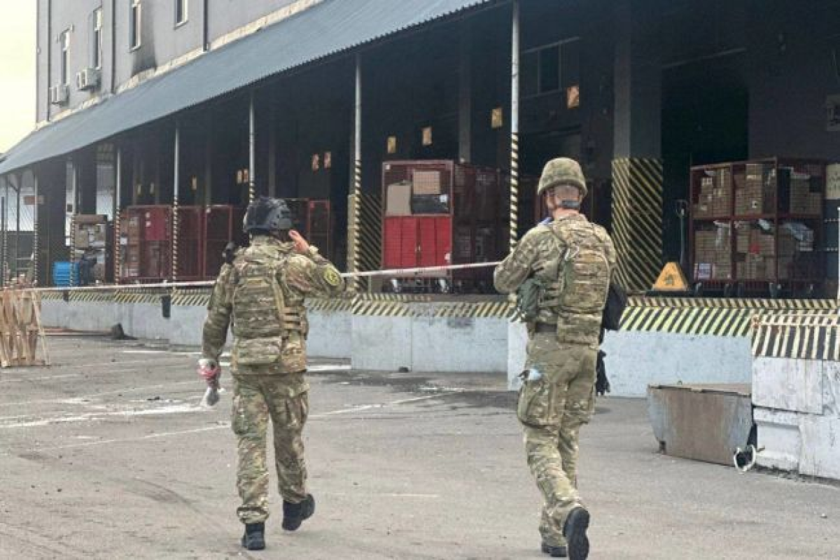 Kiyevdə poçt terminalında bağlama partlayıb, ölən və yaralananlar var