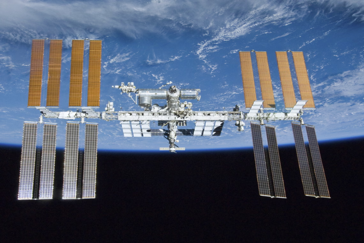 NASA astronavtlara hava sızması səbəbindən mümkün təxliyəyə hazırlaşmaq göstərişi verib
