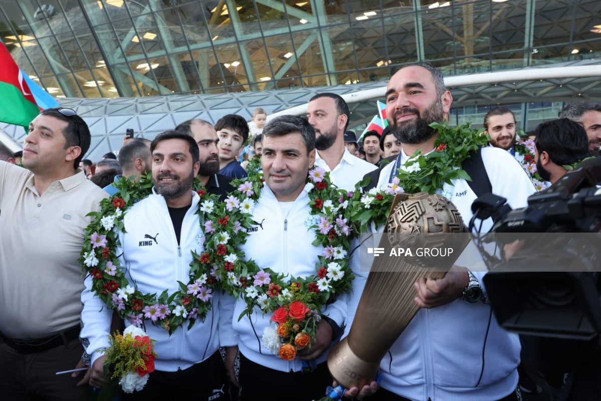 Avropa çempionu olan Azərbaycanın minifutbol yığması Vətənə qayıdıb - FOTO - YENİLƏNİB