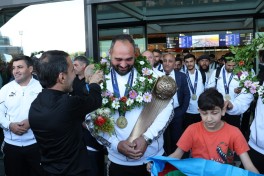 Avropa çempionu olan Azərbaycanın minifutbol yığması Vətənə qayıdıb - FOTO  - YENİLƏNİB 