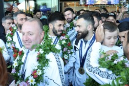 Avropa çempionu olan Azərbaycanın minifutbol yığması Vətənə qayıdıb - FOTO  - YENİLƏNİB 