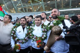 Avropa çempionu olan Azərbaycanın minifutbol yığması Vətənə qayıdıb - FOTO  - YENİLƏNİB 