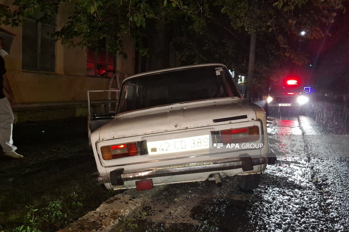 Lənkəranda ağaca çırpılan avtomobilin sürücüsü ölüb