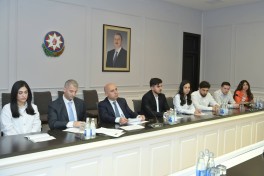 Nazir rəqəmsal texnologiyalar sahəsi üzrə Dövlət Proqramı məzunları ilə görüşüb