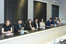 Nazir rəqəmsal texnologiyalar sahəsi üzrə Dövlət Proqramı məzunları ilə görüşüb