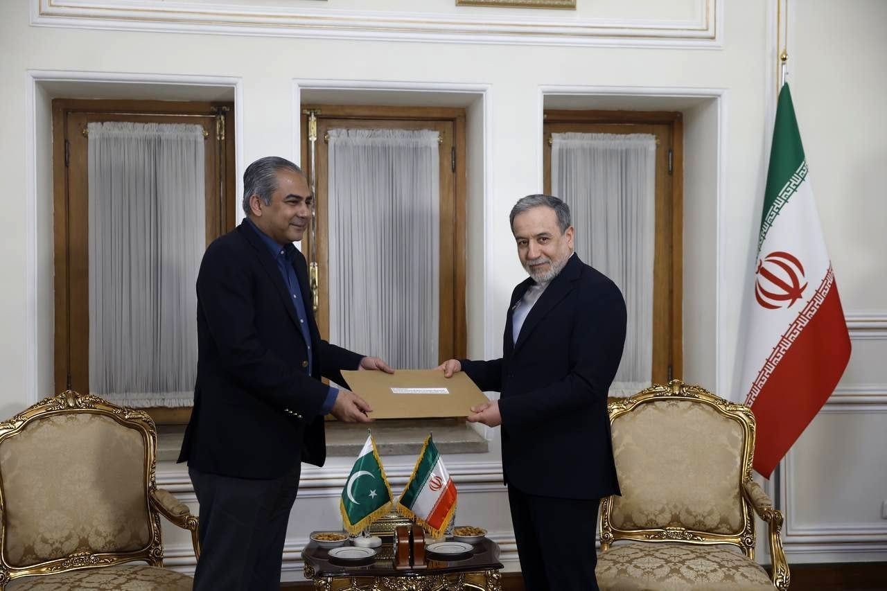 Pakistan ordusunun komandanından İranın ali rəhbərinə xüsusi