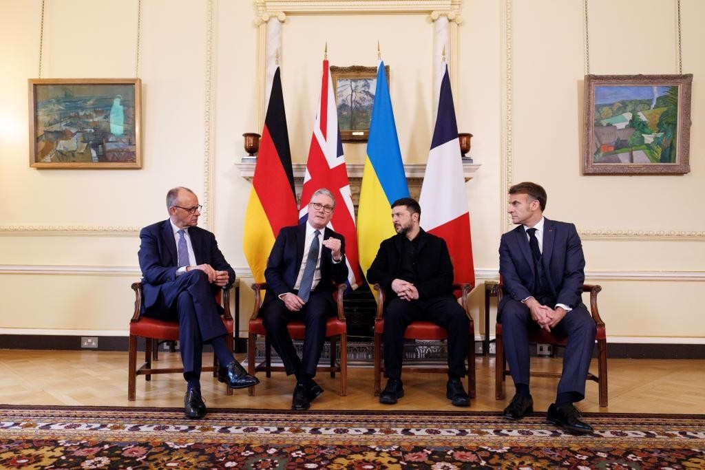 Zelenski Böyük Britaniyaya səfər edib, Starmer, Makron və Me
