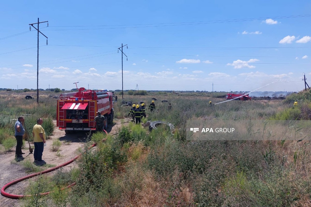 Hacıqabulda açıq ərazidə təkər tullantıları yanır - FOTO