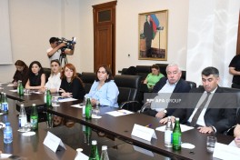 Uşaqların rəqəmsal təhlükəsizliyi və zərərli asılılıqlardan qorunması müzakirə olunub