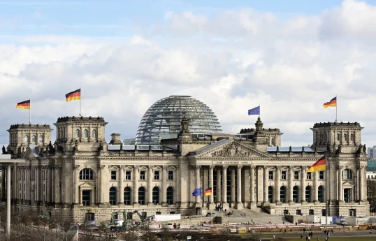 Bundestaq iqtisadi böhran səbəbindən deputat maaşlarının artırılmasından imtina edə bilər