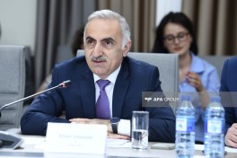 Uşaqların zərərli informasiyadan qorunması ilə bağlı hüquqi akt layihəsi müzakirə olunub - FOTO 
