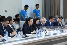 Uşaqların zərərli informasiyadan qorunması ilə bağlı hüquqi akt layihəsi müzakirə olunub - FOTO 
