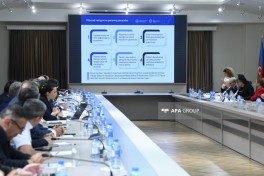 Uşaqların zərərli informasiyadan qorunması ilə bağlı hüquqi akt layihəsi müzakirə olunub - FOTO 