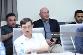 Uşaqların zərərli informasiyadan qorunması ilə bağlı hüquqi akt layihəsi müzakirə olunub - FOTO 