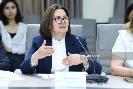 Uşaqların zərərli informasiyadan qorunması ilə bağlı hüquqi akt layihəsi müzakirə olunub - FOTO 
