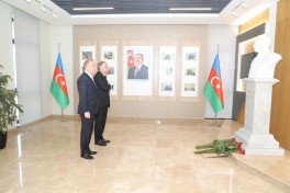 Baş prokuror Nərimanov rayonunda vətəndaşları qəbul edib