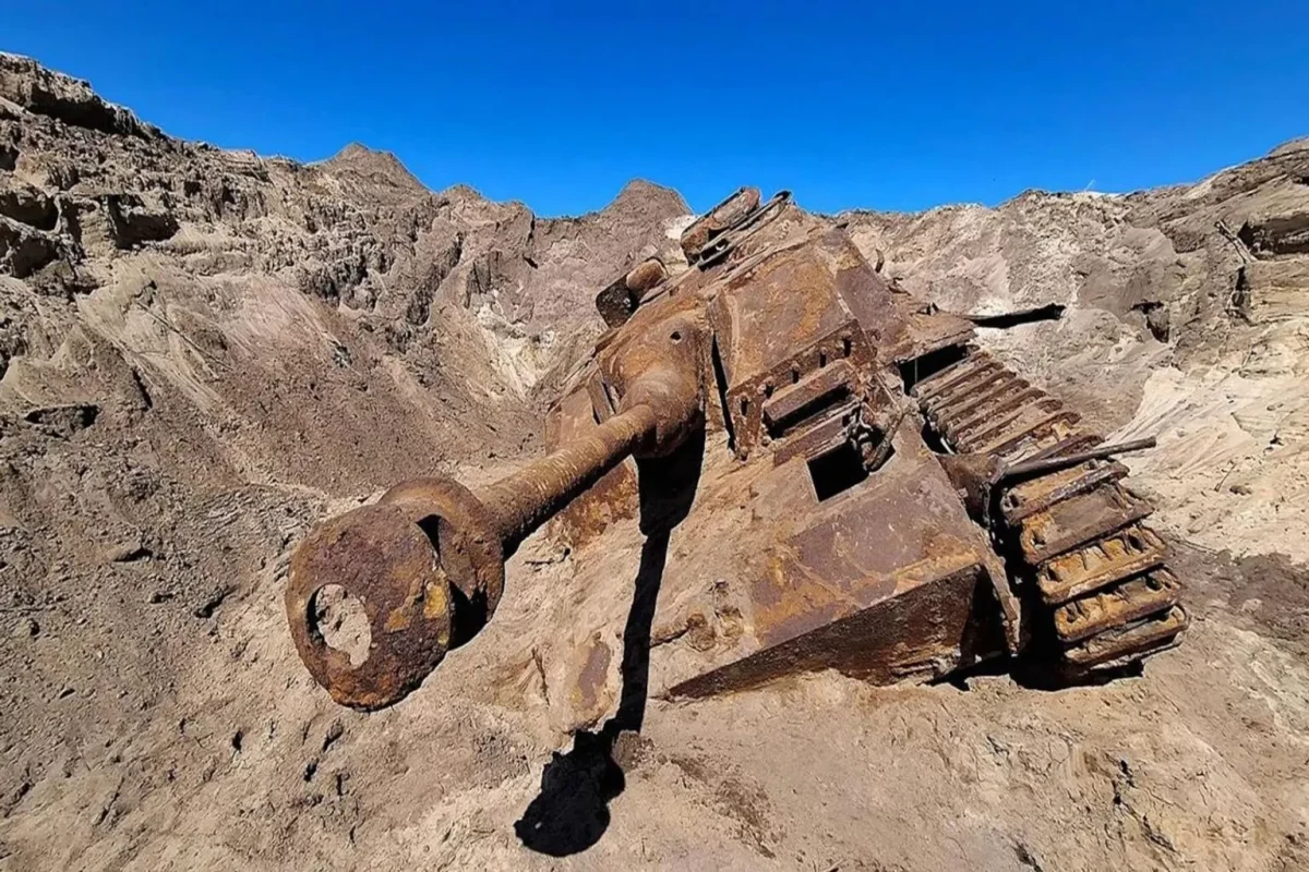 Bild: Surviving StuG III self-propelled gun from World War II discovered in Germany