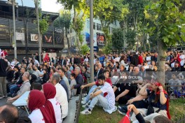 Türkiyə millisinin oyununu izləmək üçün minlərlə azarkeş küçələrə toplaşıb - FOTO 