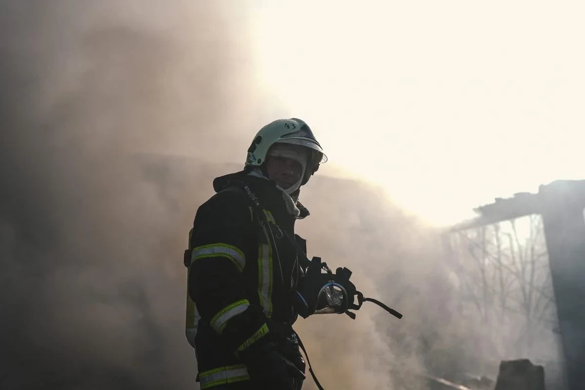 Russia launches massive attack on Kharkiv, emergency service rescuers among victims