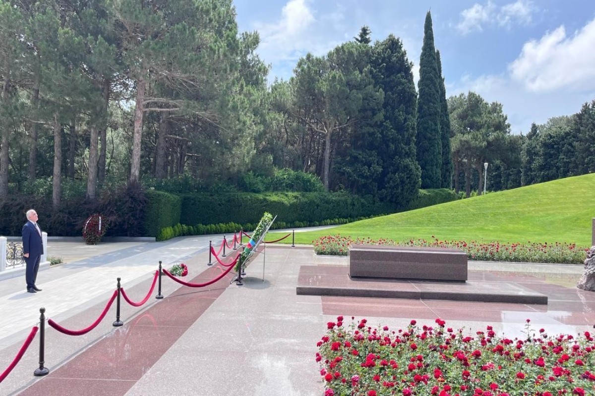 Prime Minister Ali Asadov visits Heydar Aliyev