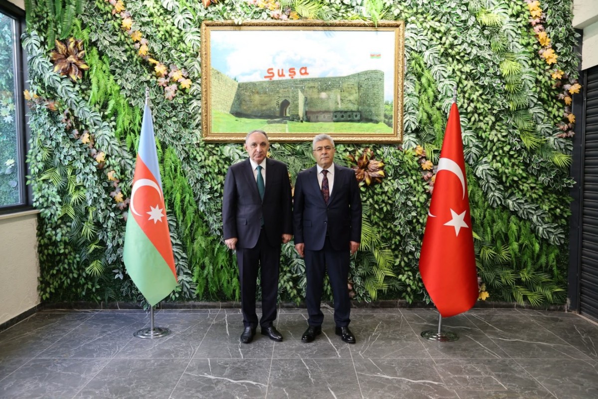 Azərbaycanın Baş prokuroru Kamran Əliyev və Türkiyə Ali Məhkəməsinin Respublika Baş prokuroru Muhsin Şentürk