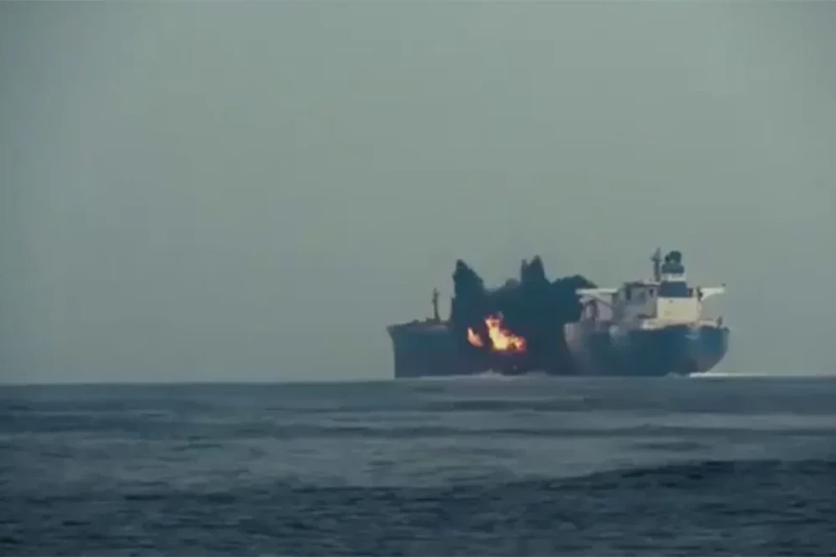 Yəmən sahillərində tanker qumbaraatanla atəşə tutulub