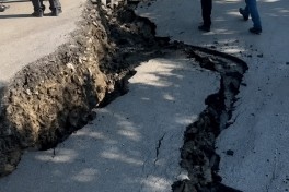 Qubada yolda asfalt örtüyünün çökməsi ilə bağlı tədbirlər görülür- FOTO  - YENİLƏNİB 