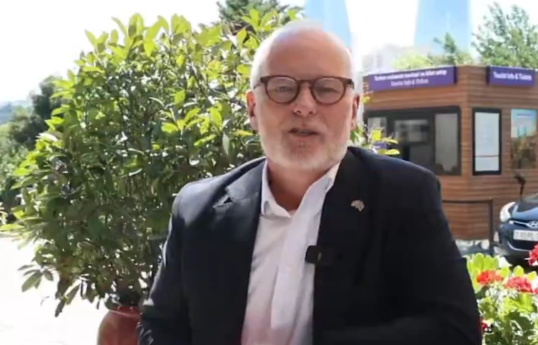 Böyük Britaniyanın investisiya naziri Lord Ceyson Stokvud