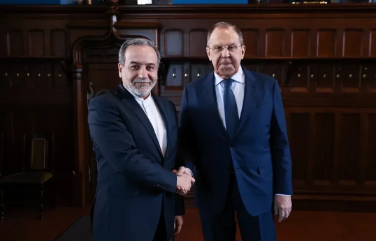 İranın xarici işlər naziri Abbas Əraqçi və Rusiyanın xarici işlər naziri Sergey Lavrov